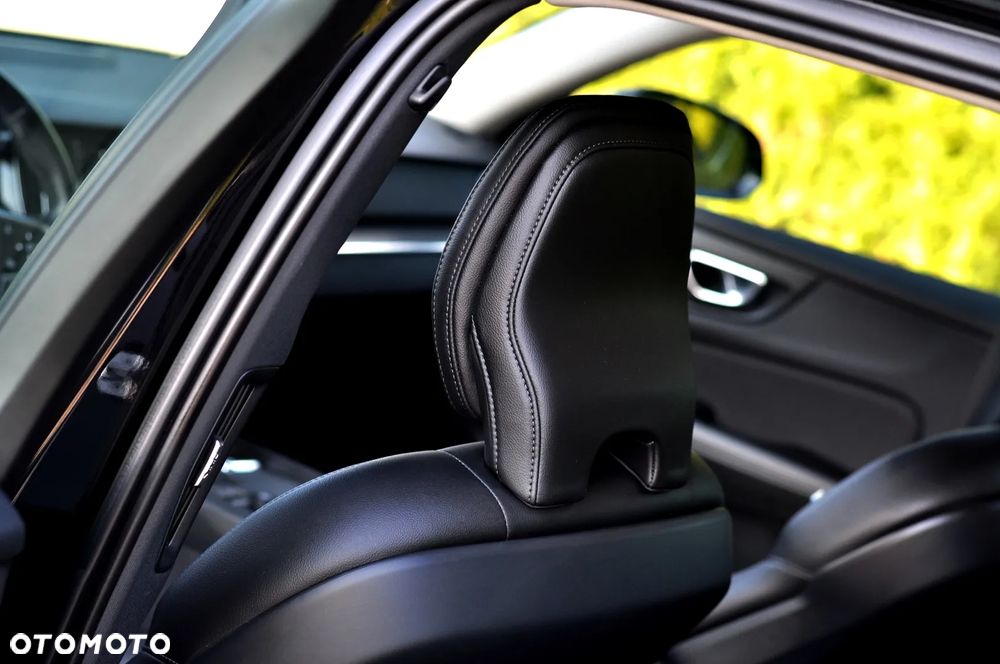 Volvo V60 D3 Momentum Pro - 22