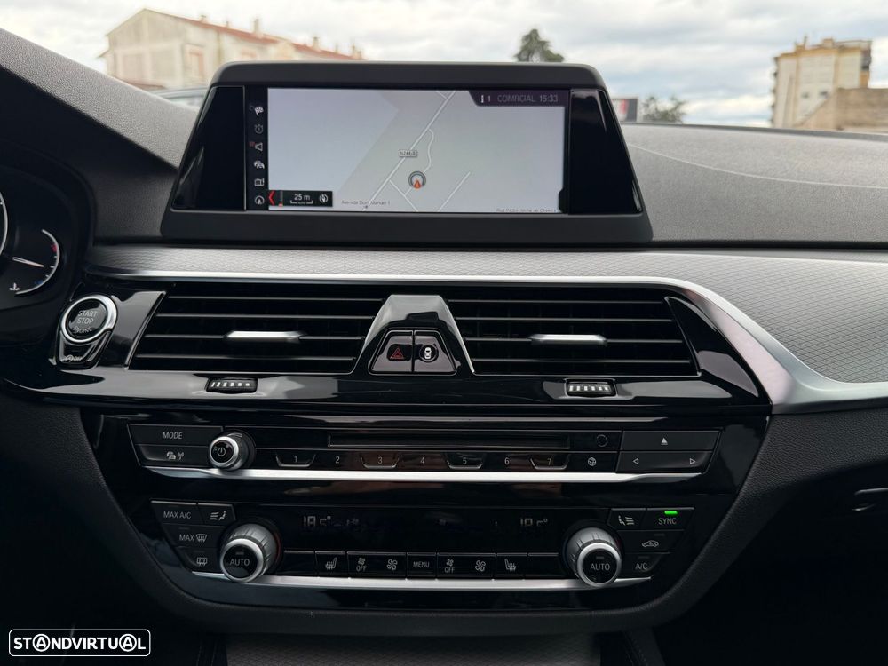 BMW 520 d Pack Desportivo M Auto - 24