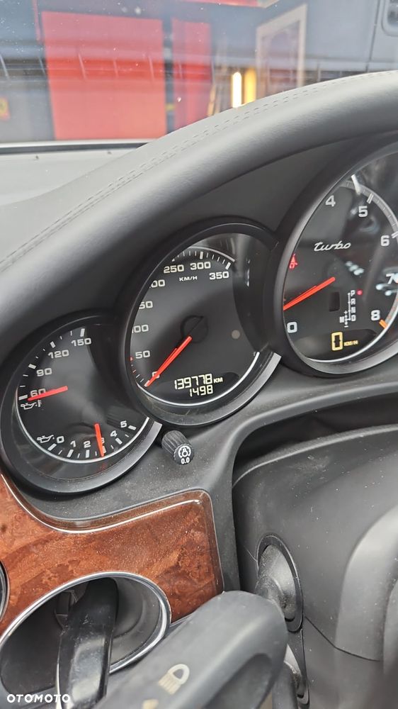 Porsche Panamera Turbo - 12