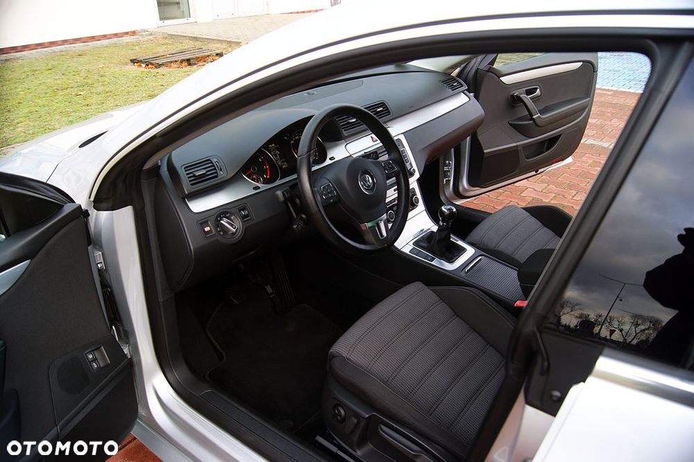 Volkswagen Passat CC - 25