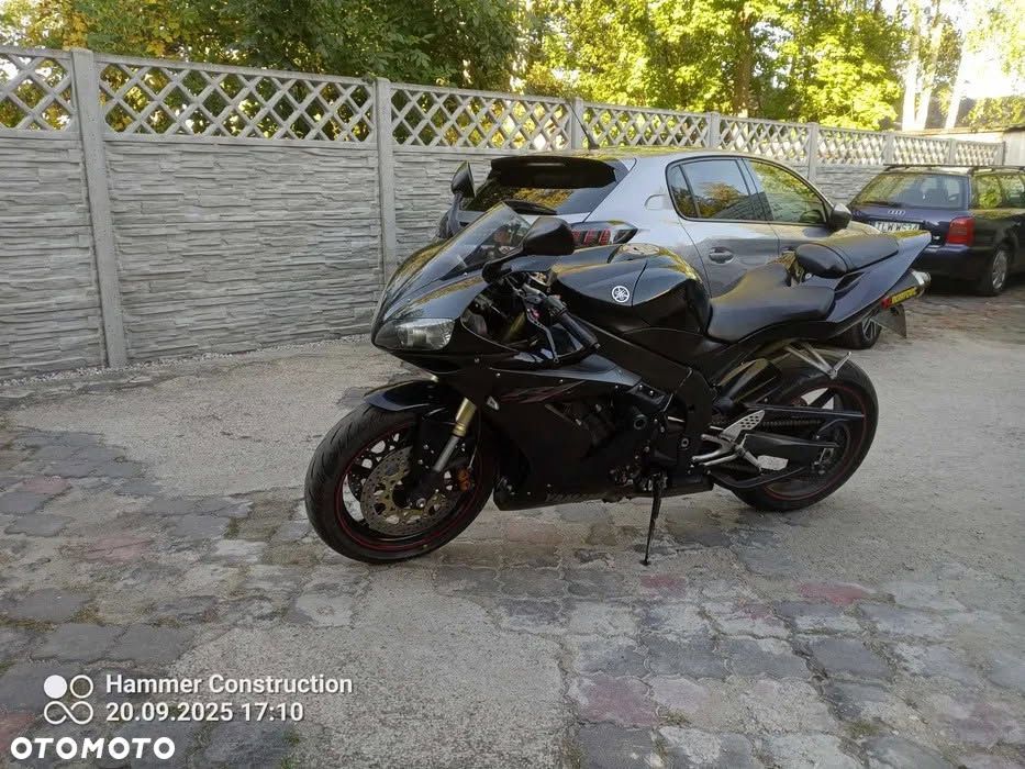 Yamaha R1 - 1