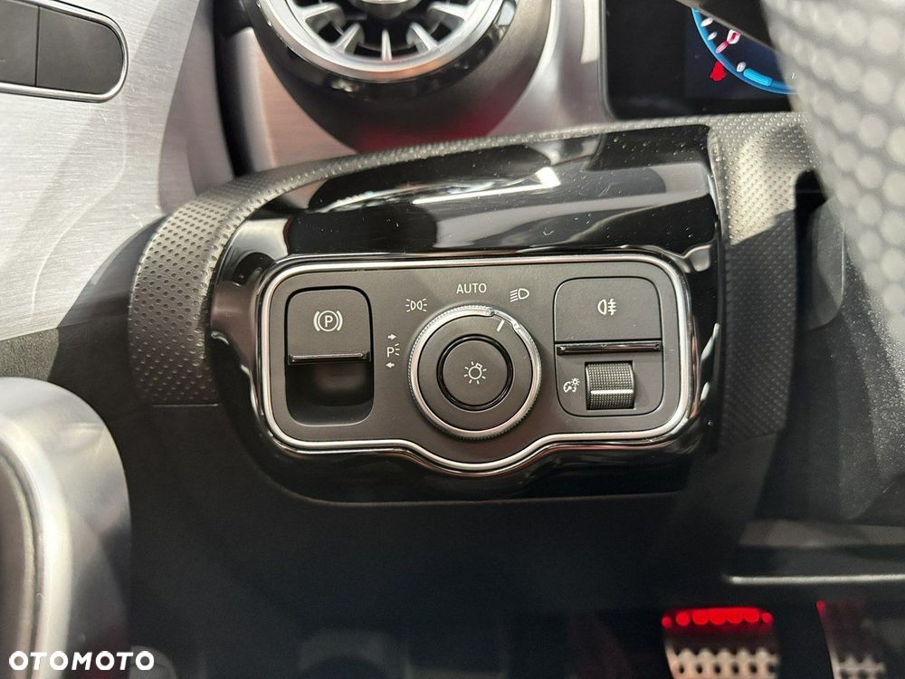 Mercedes-Benz CLA - 24