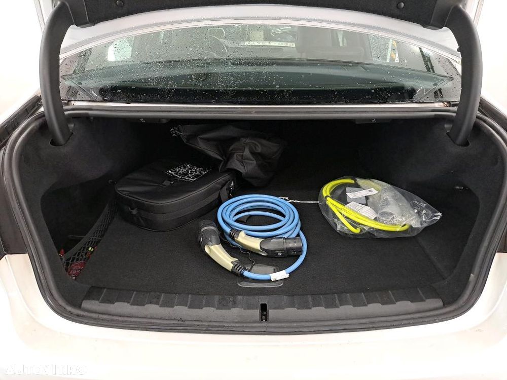 BMW Seria 3 330e AT PHEV - 11