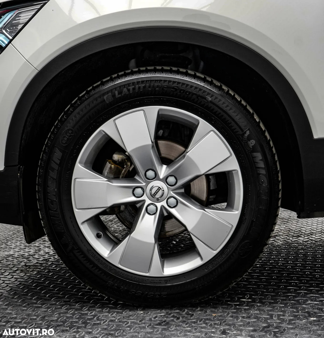 Volvo XC 40 T3 AT8 Momentum Pro - 23