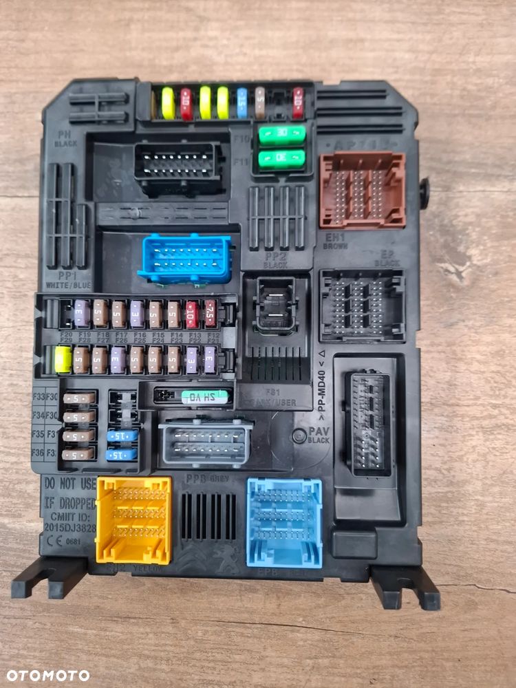 Opel Peugeot BSI skrzynka bezpieczników 985566280 - 1