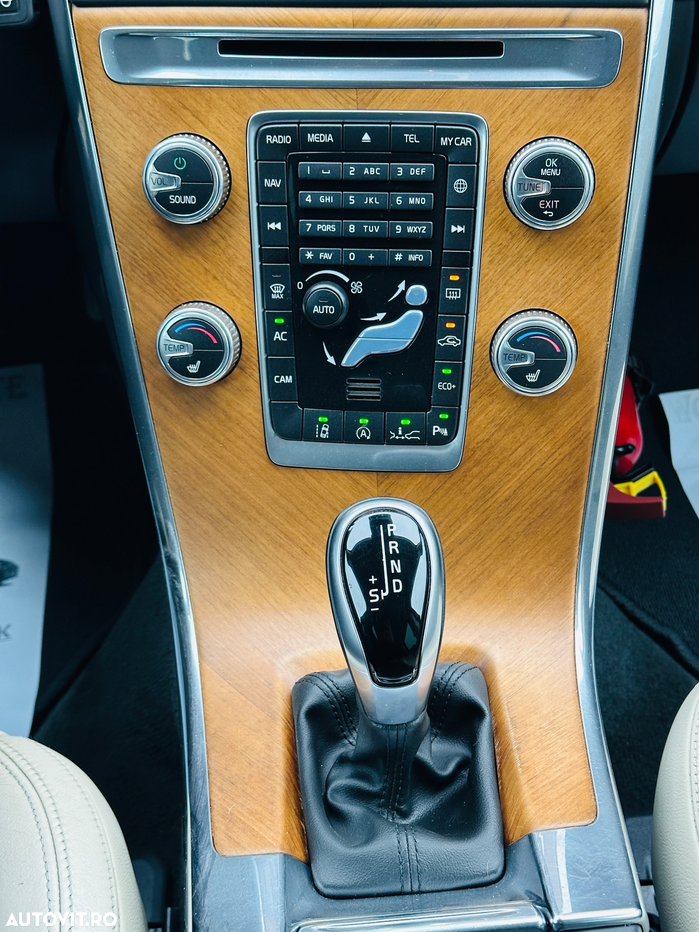Volvo XC 60 D3 Geartronic Momentum - 22