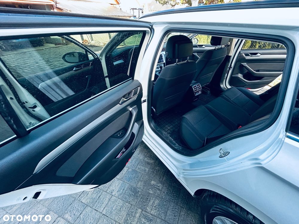 Volkswagen Passat - 12