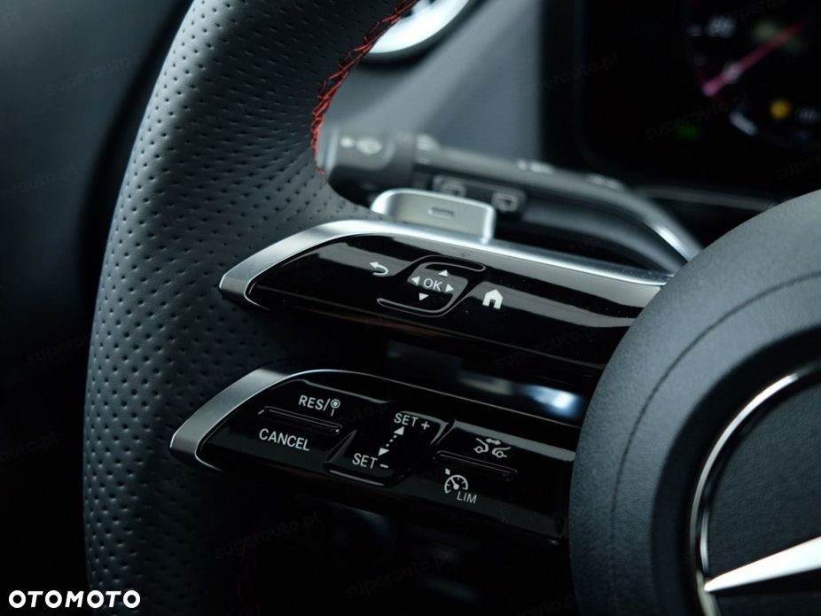 Mercedes-Benz GLA 200 AMG Line - 11