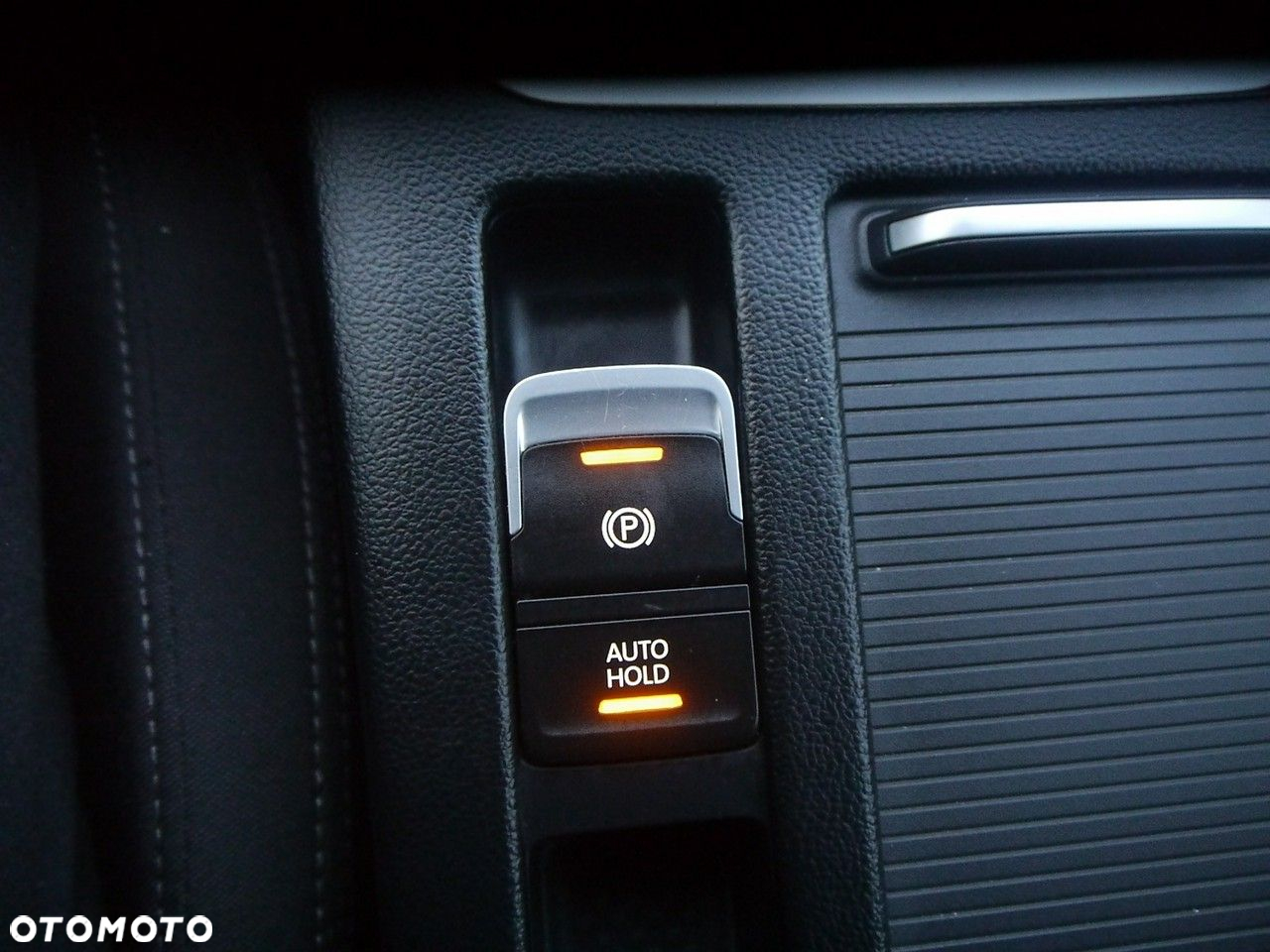 Volkswagen Passat Variant 1.6 TDI (BlueMotion Technology) Comfortline - 32