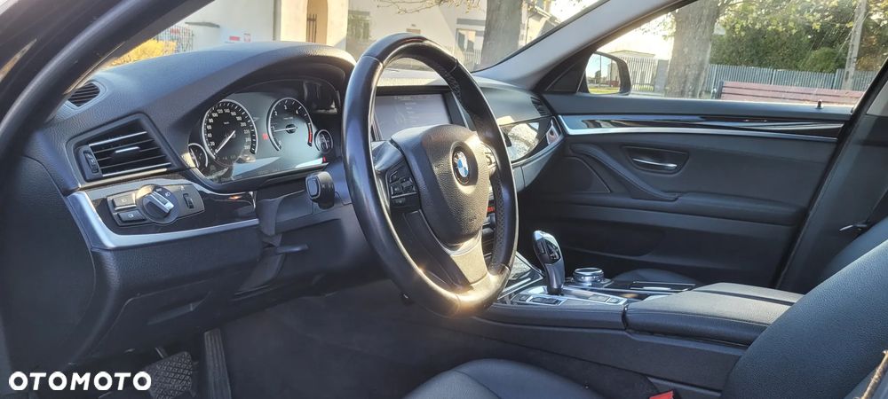 BMW Seria 5 520d xDrive - 13