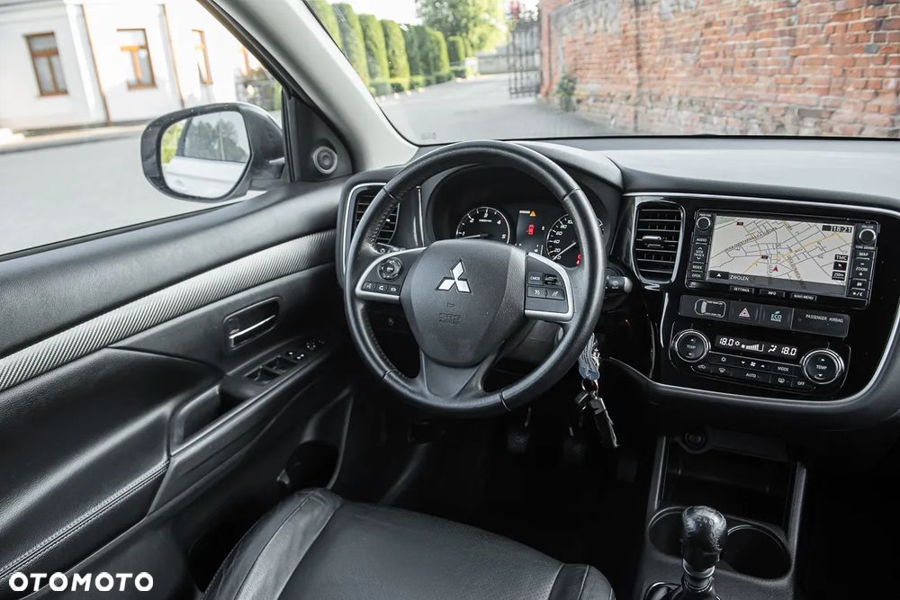 Mitsubishi Outlander 2.2 DI-D 4WD Diamant Edition - 25