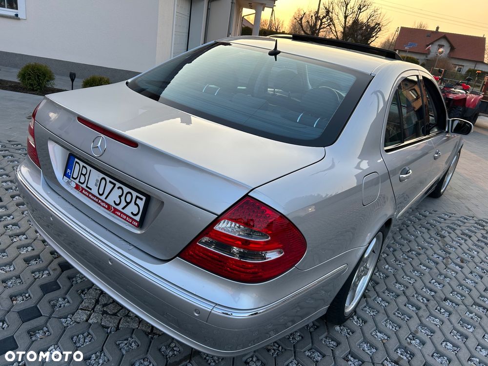 Mercedes-Benz W111 - 11