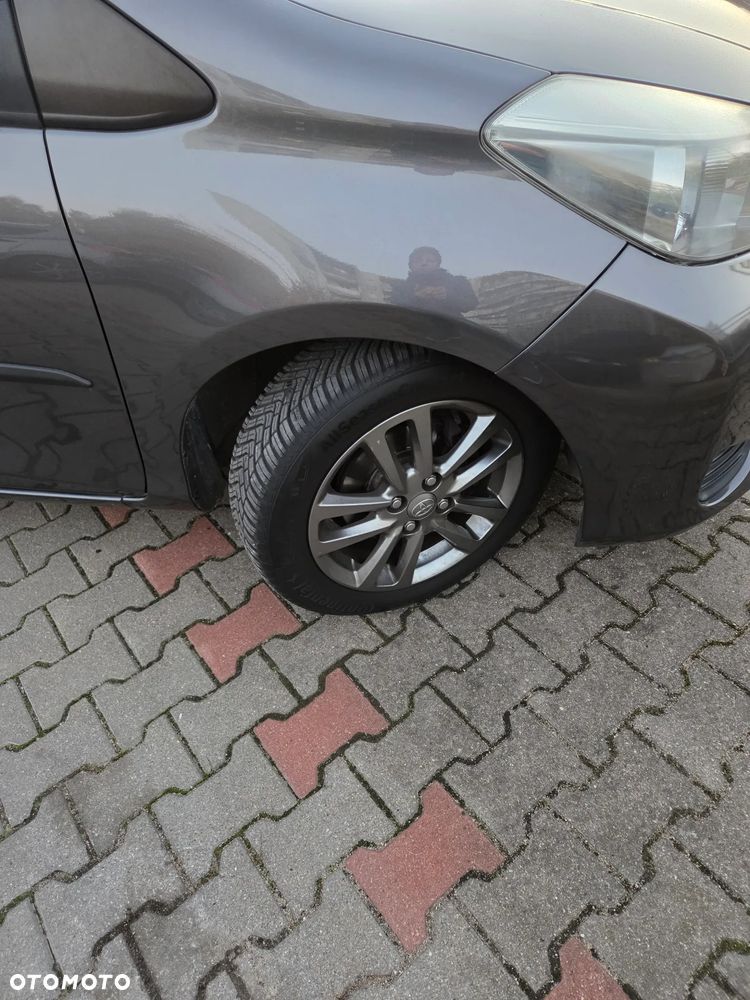 Toyota Yaris 2012 photo 4