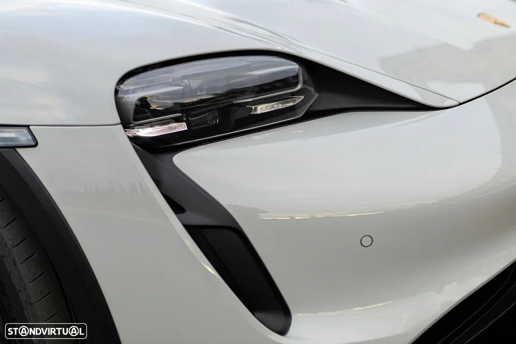 Porsche Taycan Cross Turismo 4 - 8