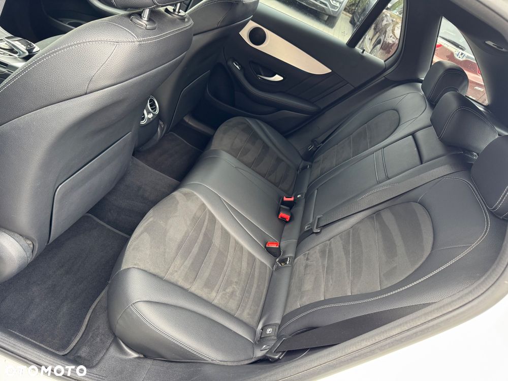 Mercedes-Benz GLC 250 4Matic 9G-TRONIC AMG Line - 27