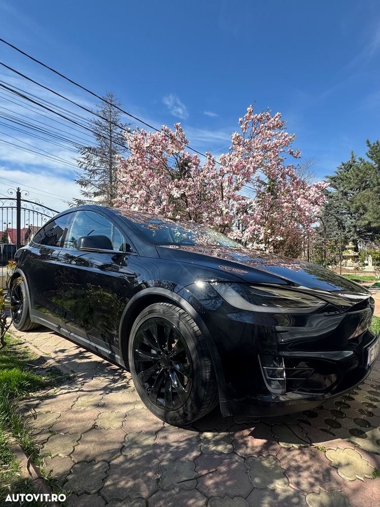 Tesla Model X - 7