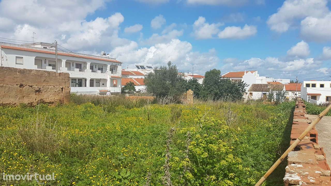 TERRENO COM VIABILIDADE DE CONSTRUÇÃO DE 3 MORADIAS - Grande imagem: 2/13