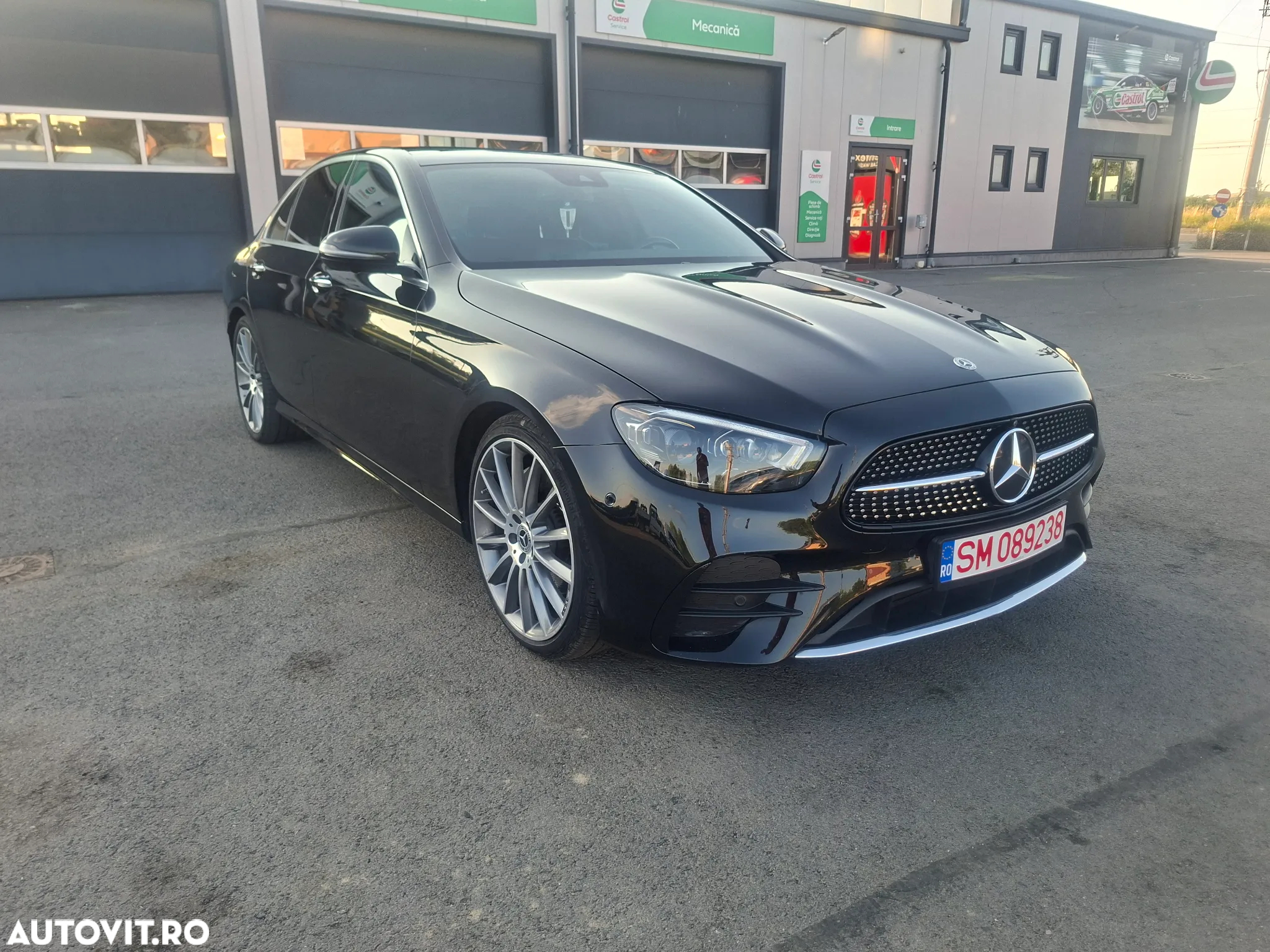 Mercedes-Benz E 220 d T 9G-TRONIC AMG Line - 3