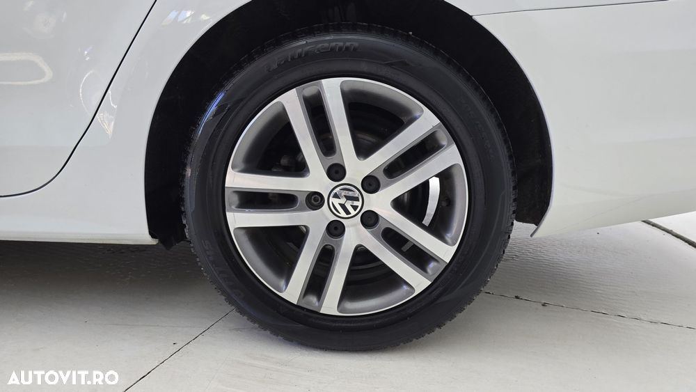 Volkswagen Jetta 2.0 TDI Highline - 22