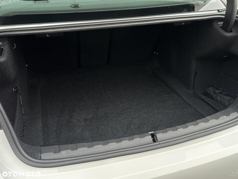 BMW Seria 3 318i - 24