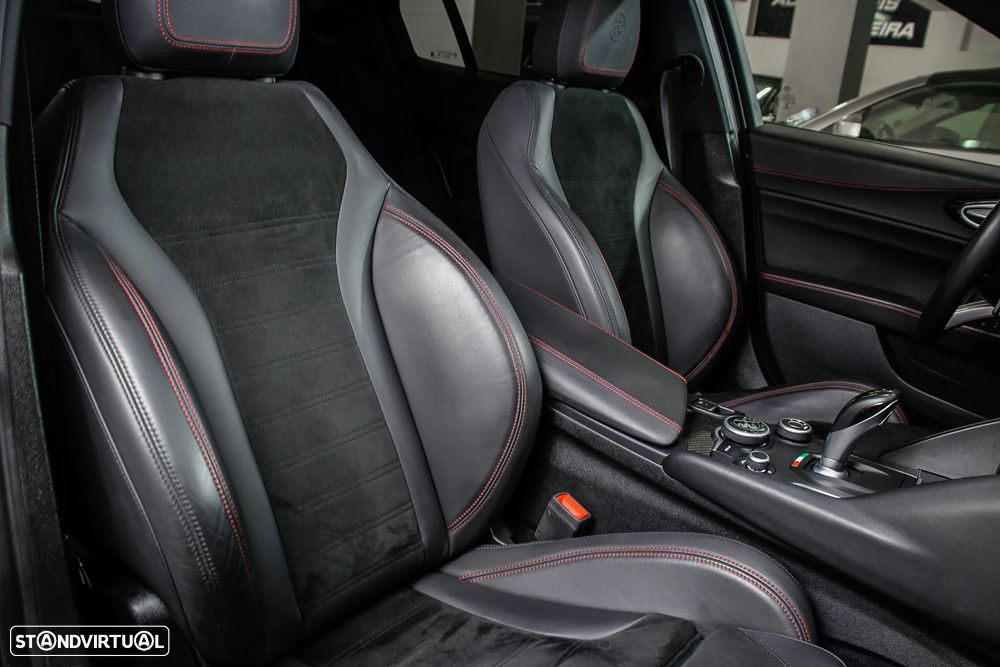 Alfa Romeo Giulia 2.9 Bi-Turbo Quadrifoglio AT8 - 16