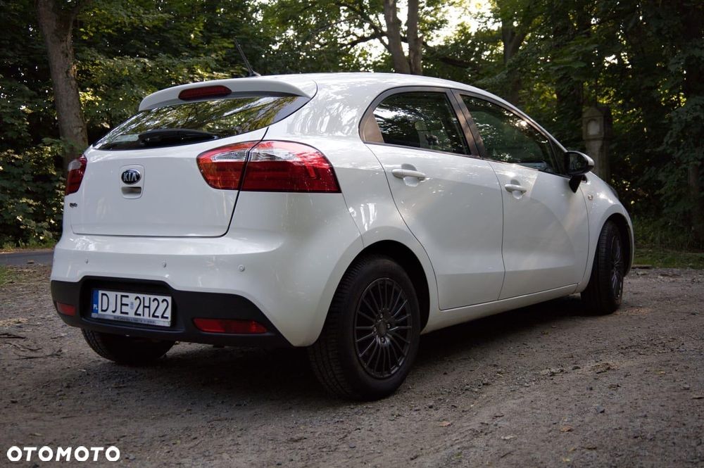 Kia Rio 1.2 L - 6
