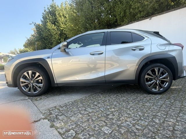 Lexus UX 250h - 5