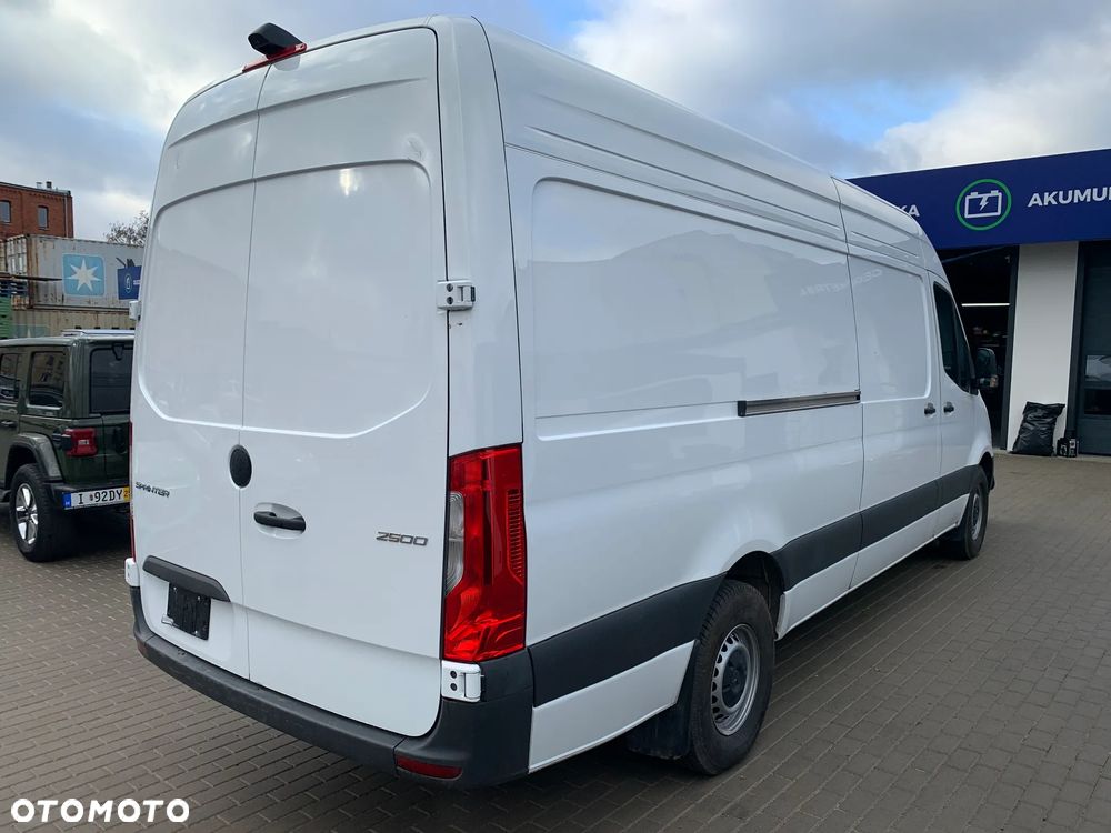 Mercedes-Benz Sprinter - 23