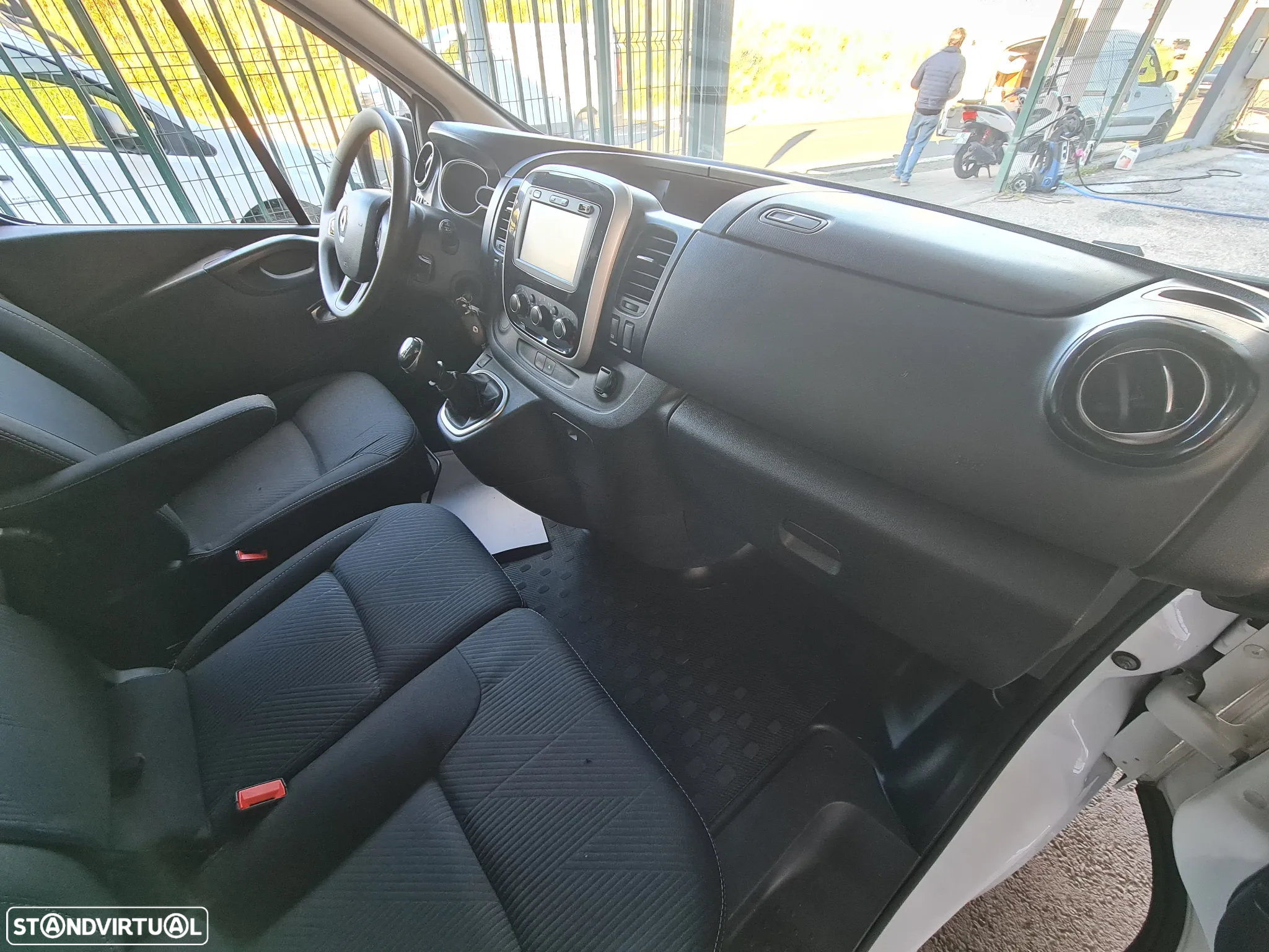 Renault TRAFIC 2.0 Dci 120CV * GPS/ AC/ IVA DEDUTÍVEL * - 11