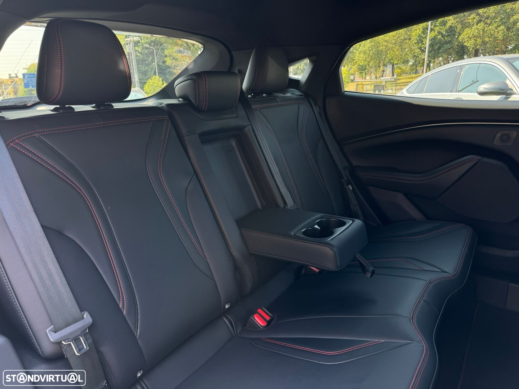Ford Mustang Mach-E 72.6 kWh Premium AWD - 26
