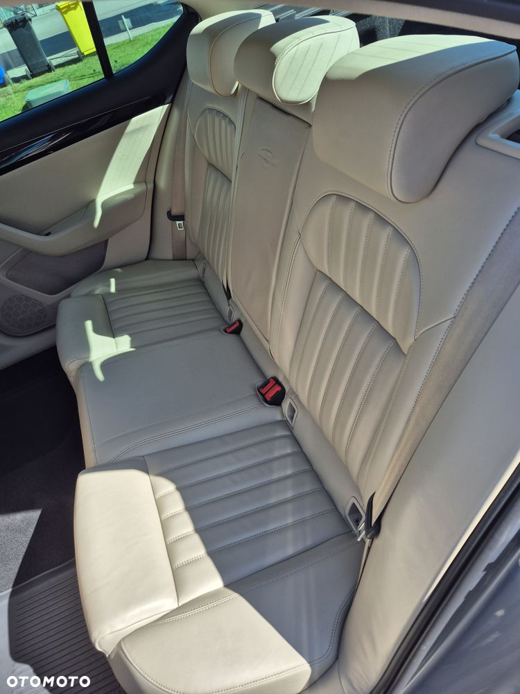 Skoda Superb 2.0 TDI L&K DSG - 11
