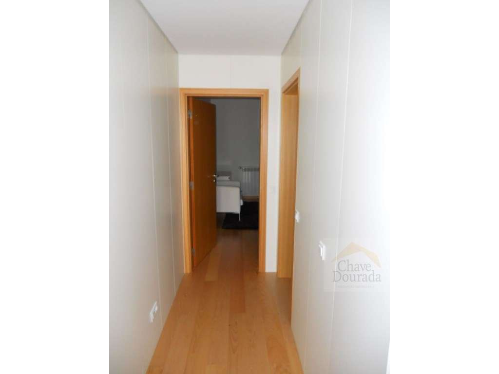 Arrenda-se T1 duplex na Solum, como novo, completamente equipado e ... - Grande imagem: 2/15