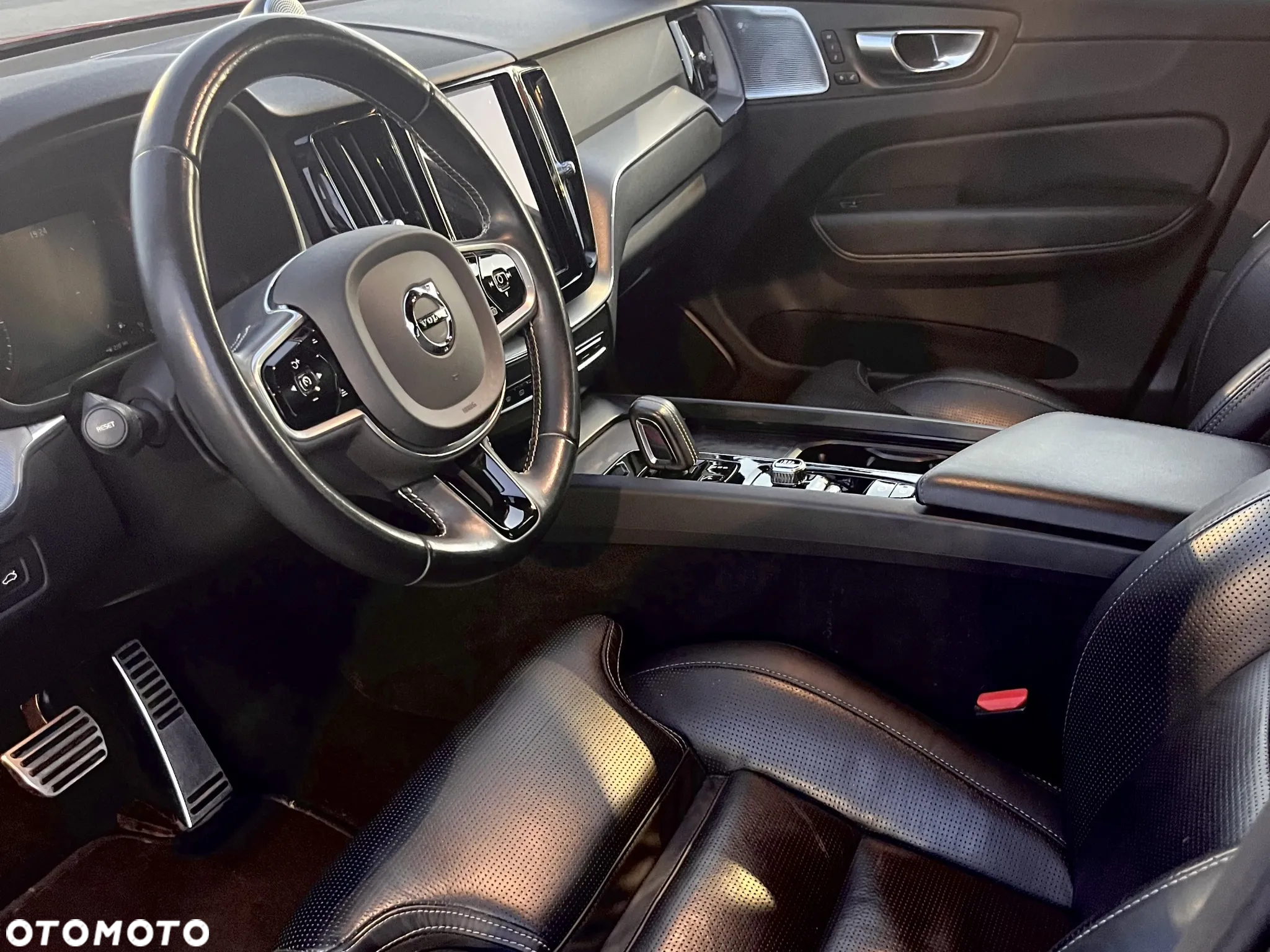 Volvo XC 60 B4 D AWD R-Design - 4