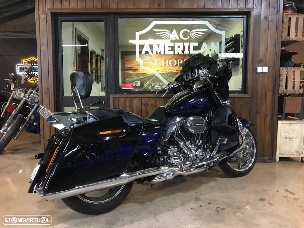 Harley-Davidson FLHXS CVO STREET GLIDE (FLHXSE) - 19
