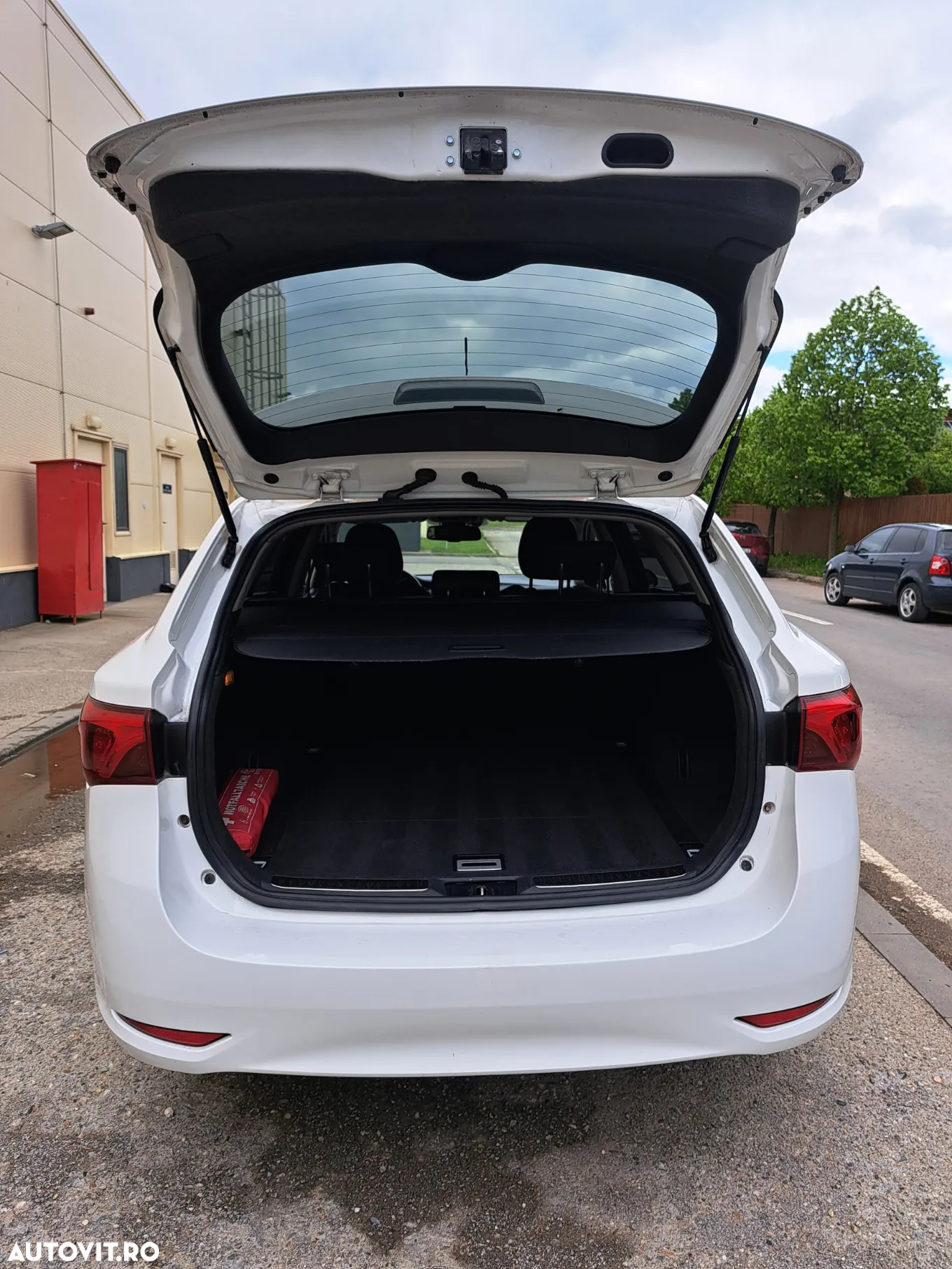 Toyota Avensis 2.0 D-4D Executive - 6