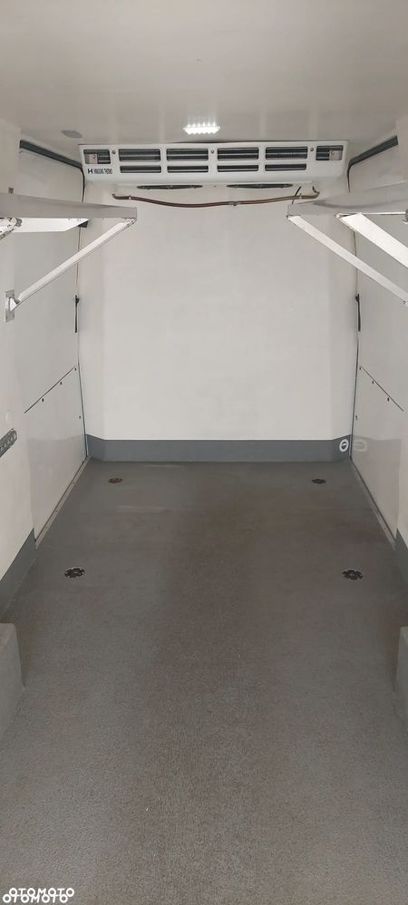 Mercedes-Benz Sprinter - 9