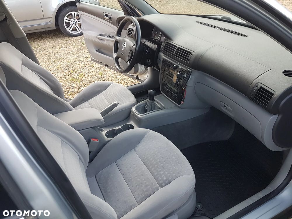 Volkswagen Passat 1.8 5V Turbo Comfortline Family - 14