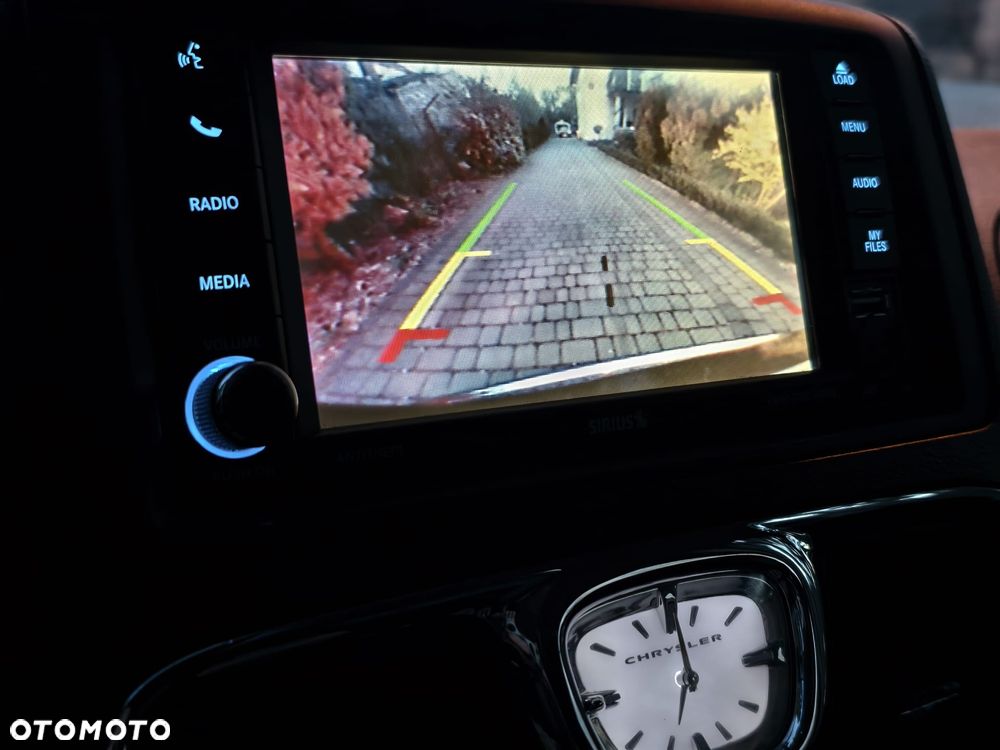 Chrysler Town & Country ver-3-6-touring - 12