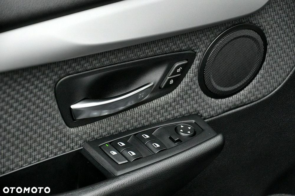 BMW Seria 2 218d - 10