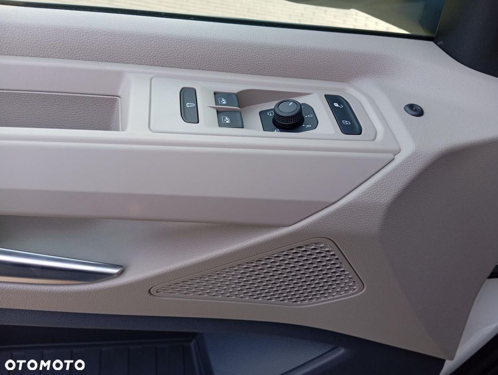 Volkswagen Multivan - 22