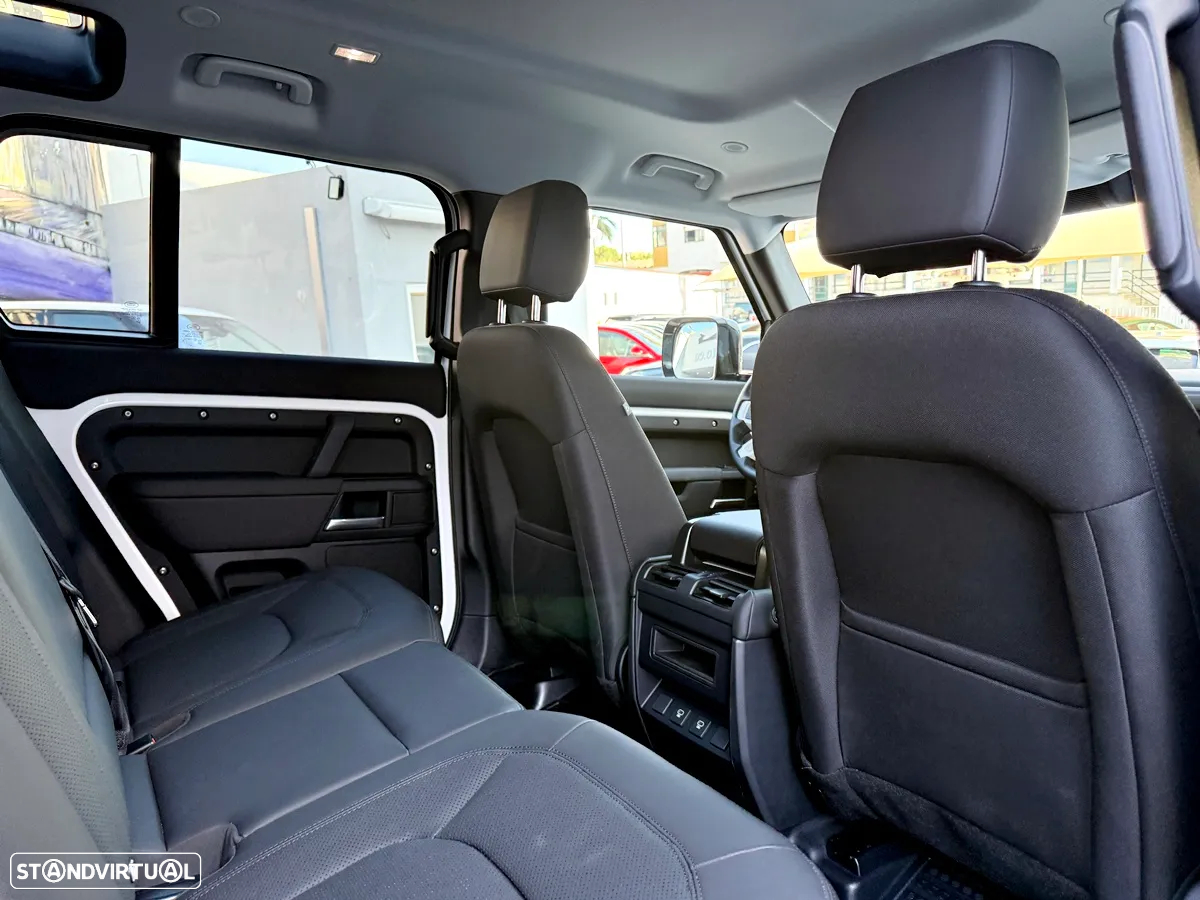 Land Rover Defender 2.0 P300e 110 AWD X-Dynamic SE - 31