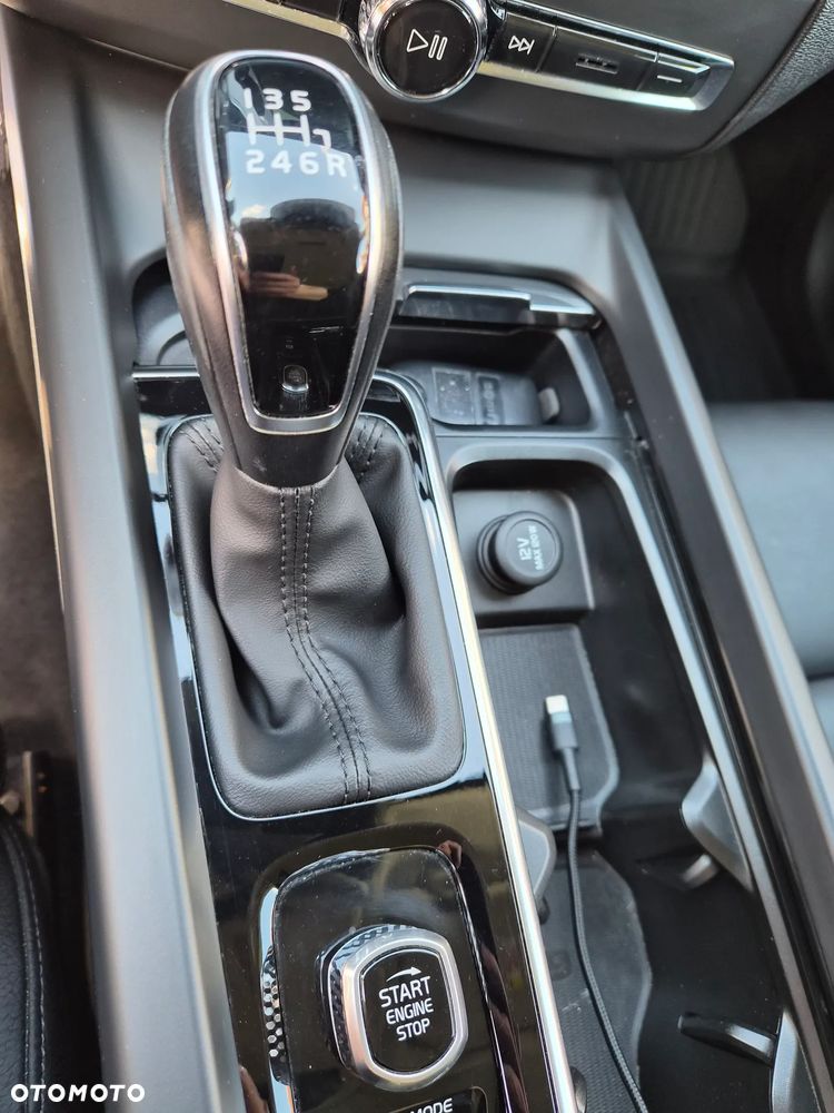Volvo XC 60 D4 AWD Momentum Pro - 23