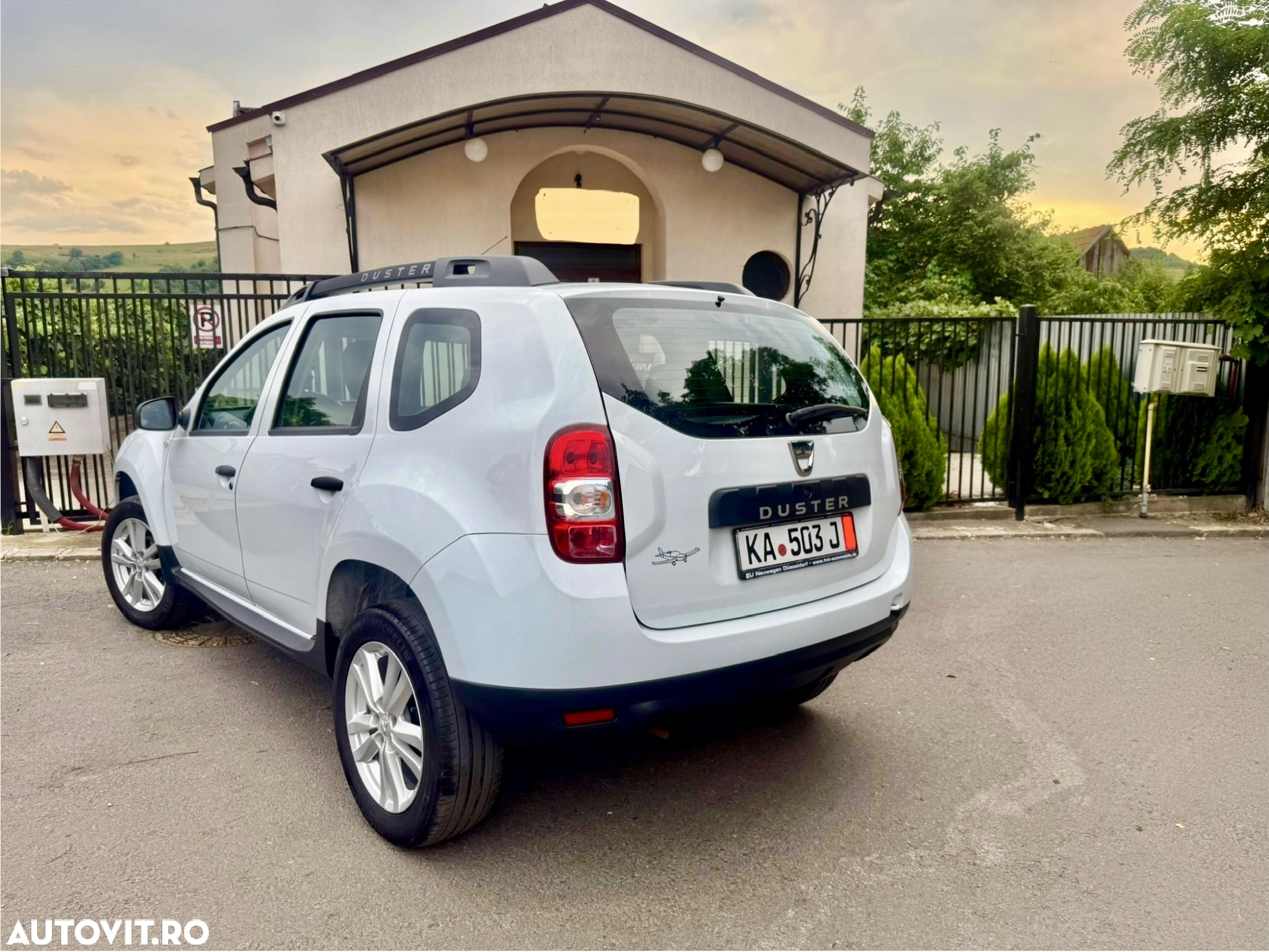 Dacia Duster SCe 115 2WD Essential - 4