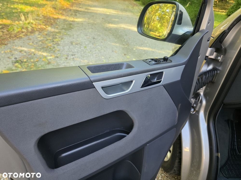 Volkswagen Multivan - 23