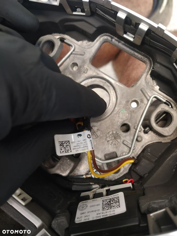 VW GOLF VIII GTI KIEROWNICA MULTIFUNKCYJNA ŁOPATKI CZERWONA NIĆ ORYGINAŁ - 14