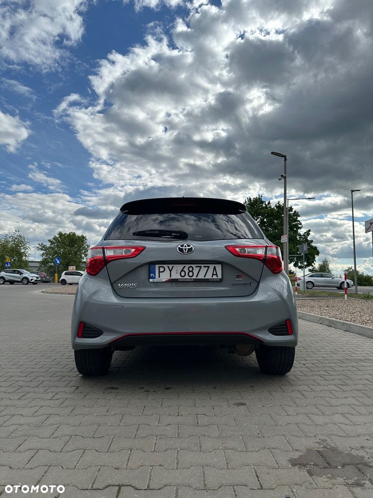 Toyota Yaris Hybrid 100 GR Sport - 4