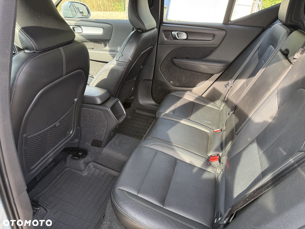 Volvo XC 40 D3 AWD Momentum Pro - 8
