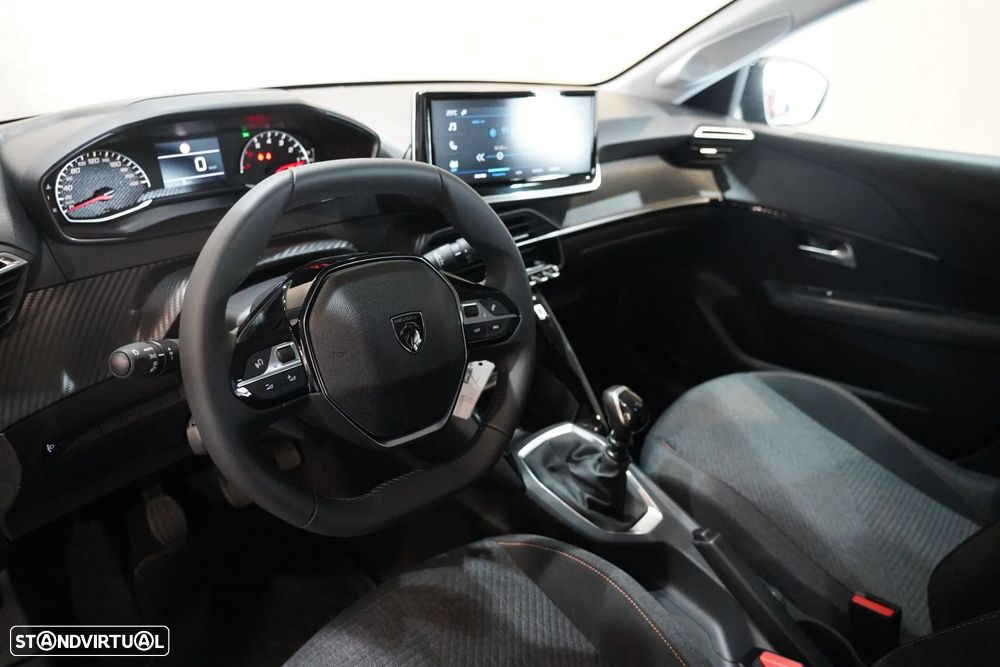 Peugeot 208 - 8