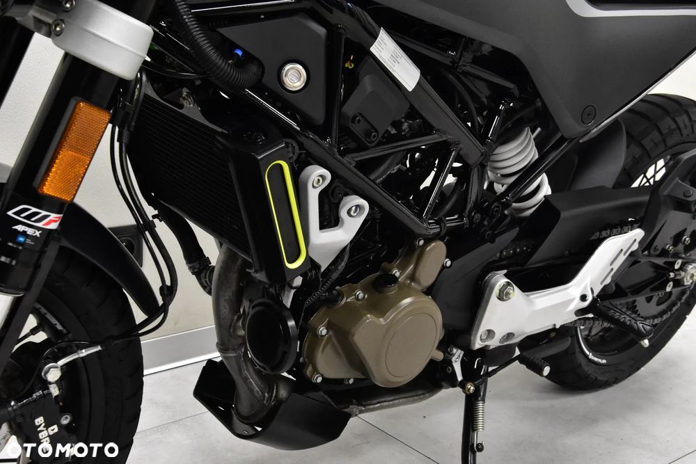 Husqvarna Svartpilen - 25