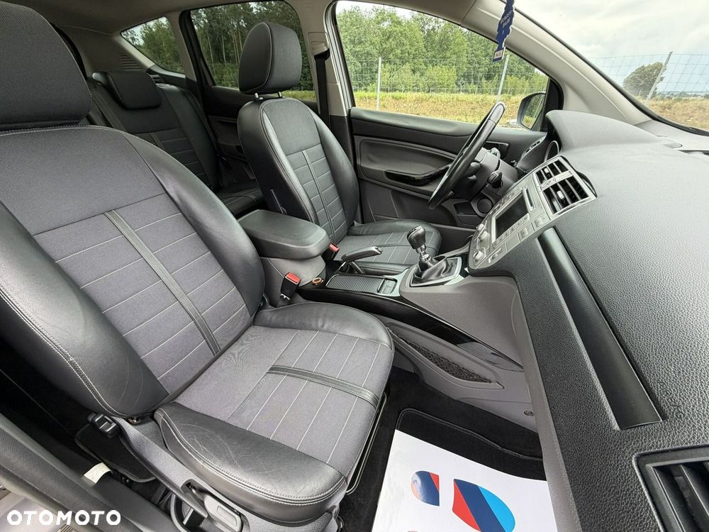 Ford Kuga - 12